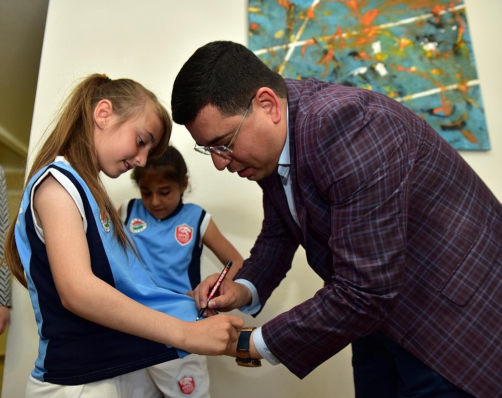 Kepez'in minik sultanlarına forma