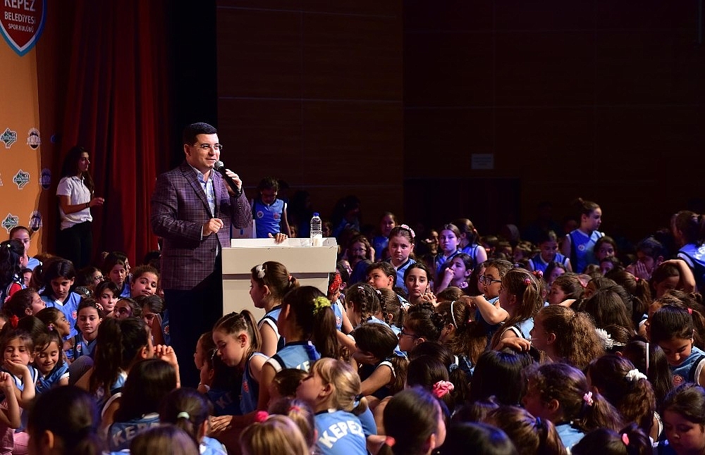 Kepez'in minik sultanlarına forma