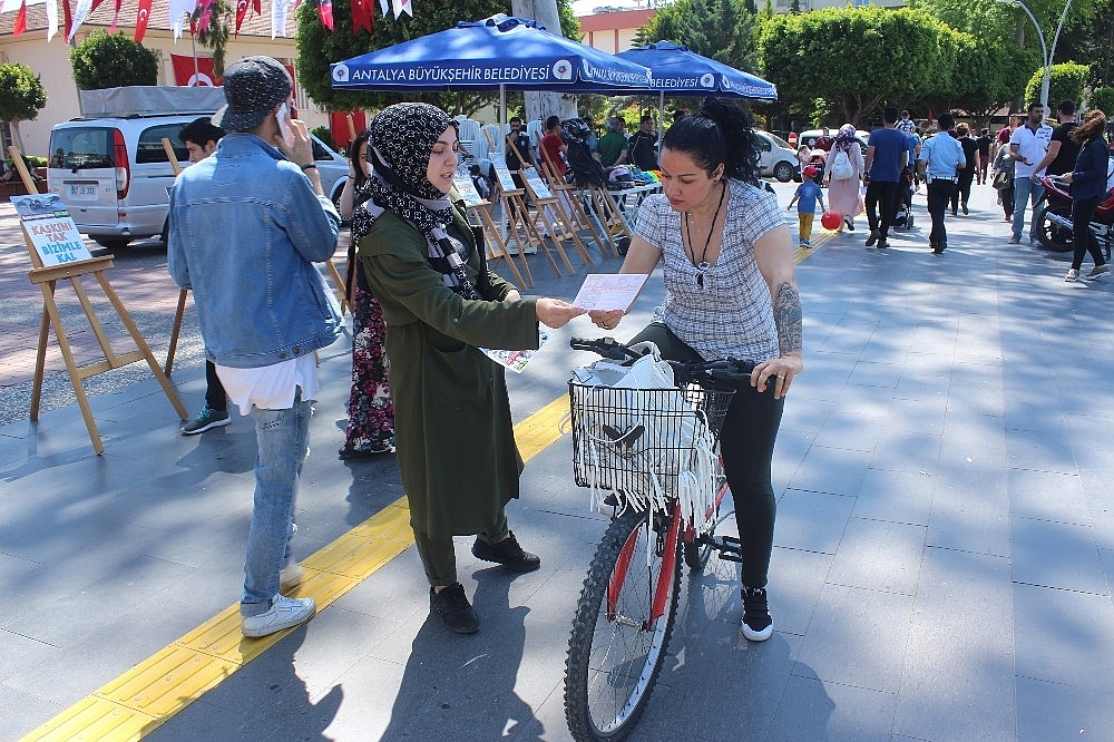 Motosikletçilerden 'kask' konvoyu
