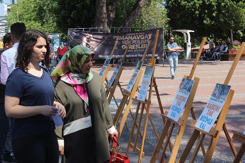 Motosikletçilerden 'kask' konvoyu