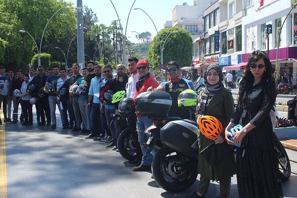 Motosikletçilerden 'kask' konvoyu