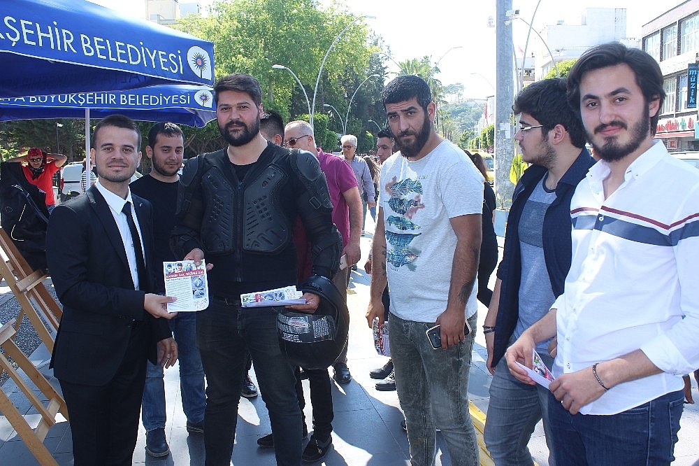 Motosikletçilerden 'kask' konvoyu