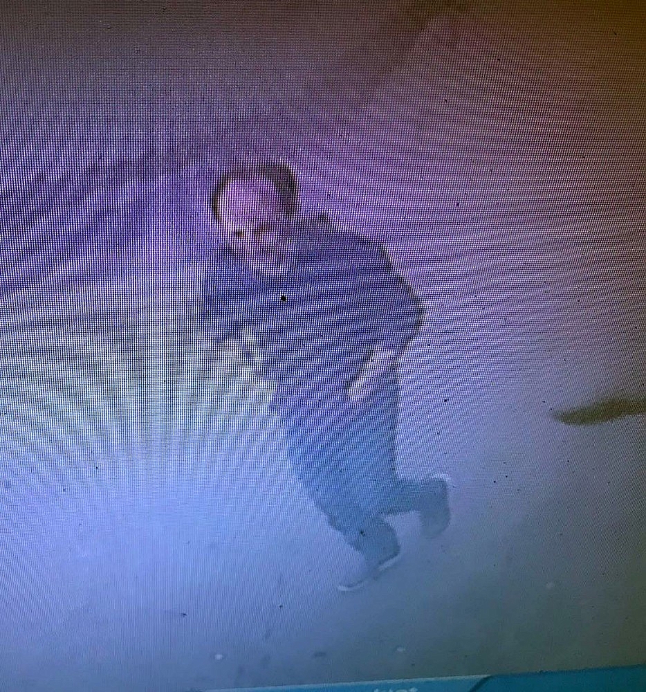 Oğlunun boncuk atan oyuncak tabancasıyla banka soymaya kalktı! (Videolu)