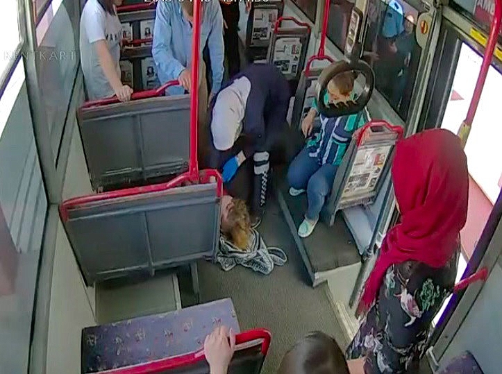 Otobüste kalp krizi geçiren kadın hastaneye yetiştirildi!