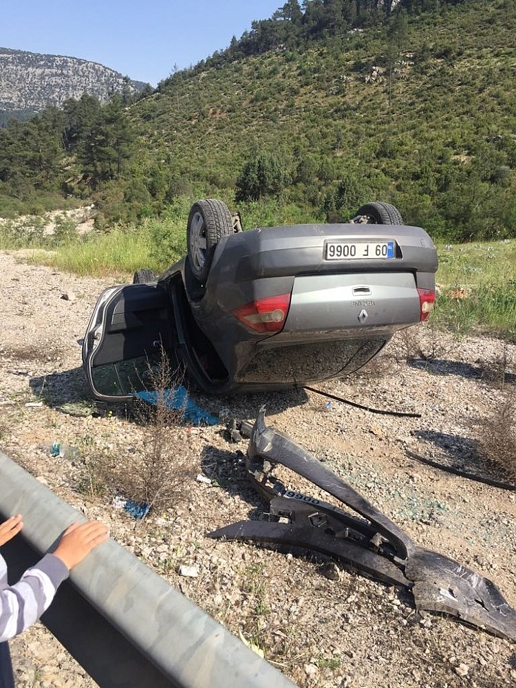 Otomobil yoldan çıkıp takla attı: 3 yaralı!