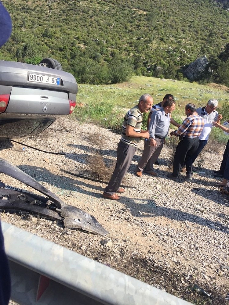 Otomobil yoldan çıkıp takla attı: 3 yaralı!