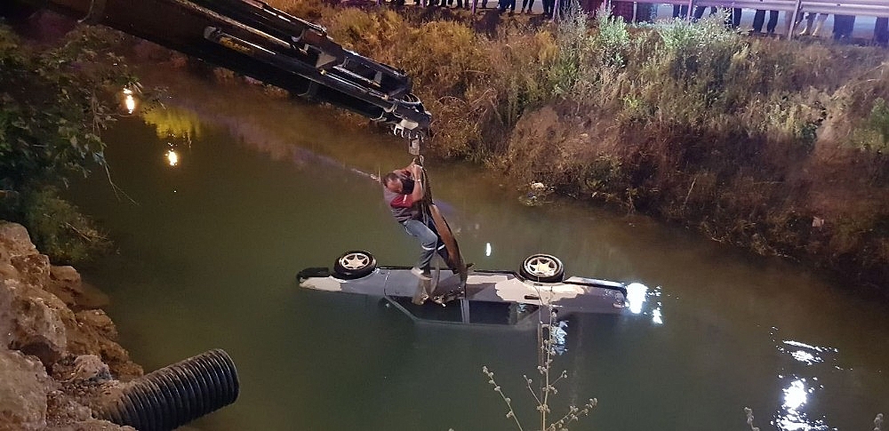 Sulama kanalına uçan araçta can pazarı!