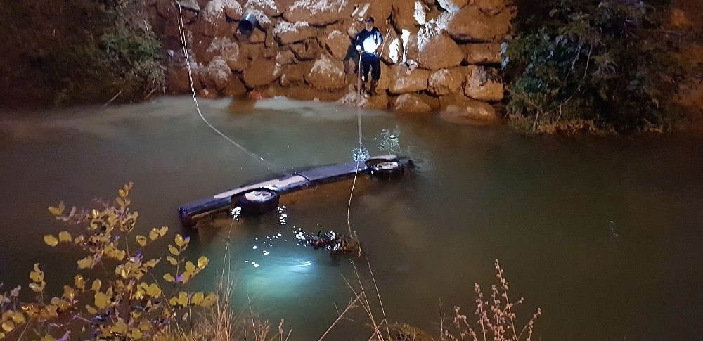 Sulama kanalına uçan araçta can pazarı!