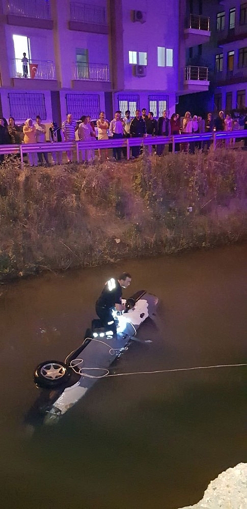Sulama kanalına uçan araçta can pazarı!