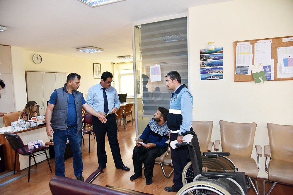 Tekerlekli sandalyeyle geldiği karakolda ayaklandı!