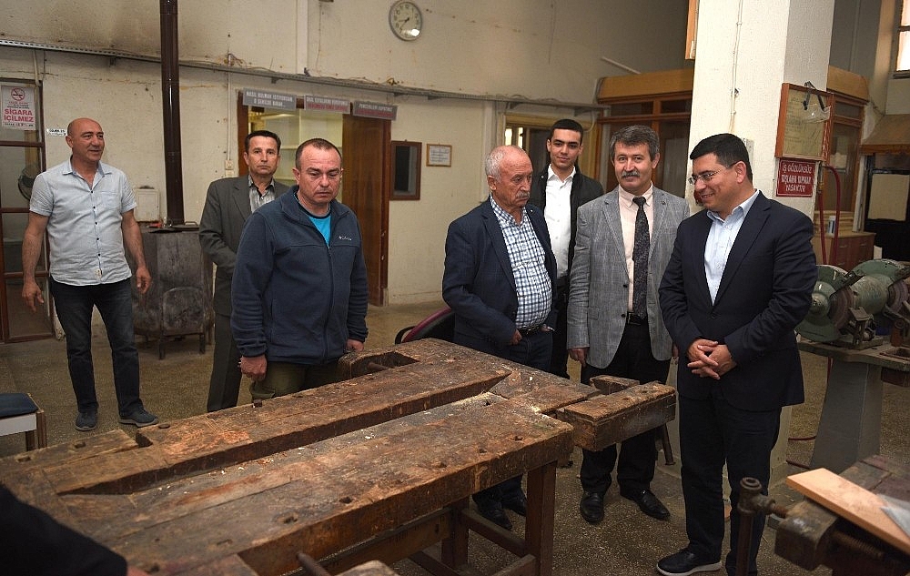Tütüncü lise yıllarını yaşadı