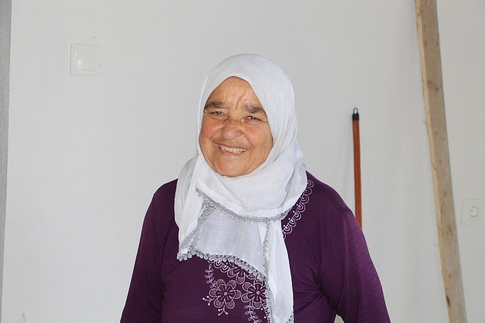 Yanan evinin ardından ağıtlar yakan Sabahat teyzenin yüzü güldü