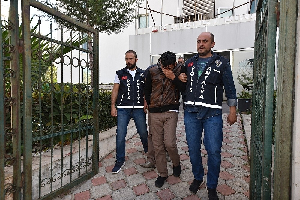 Ziynet eşya hırsızları adliyeye sevk edildi!