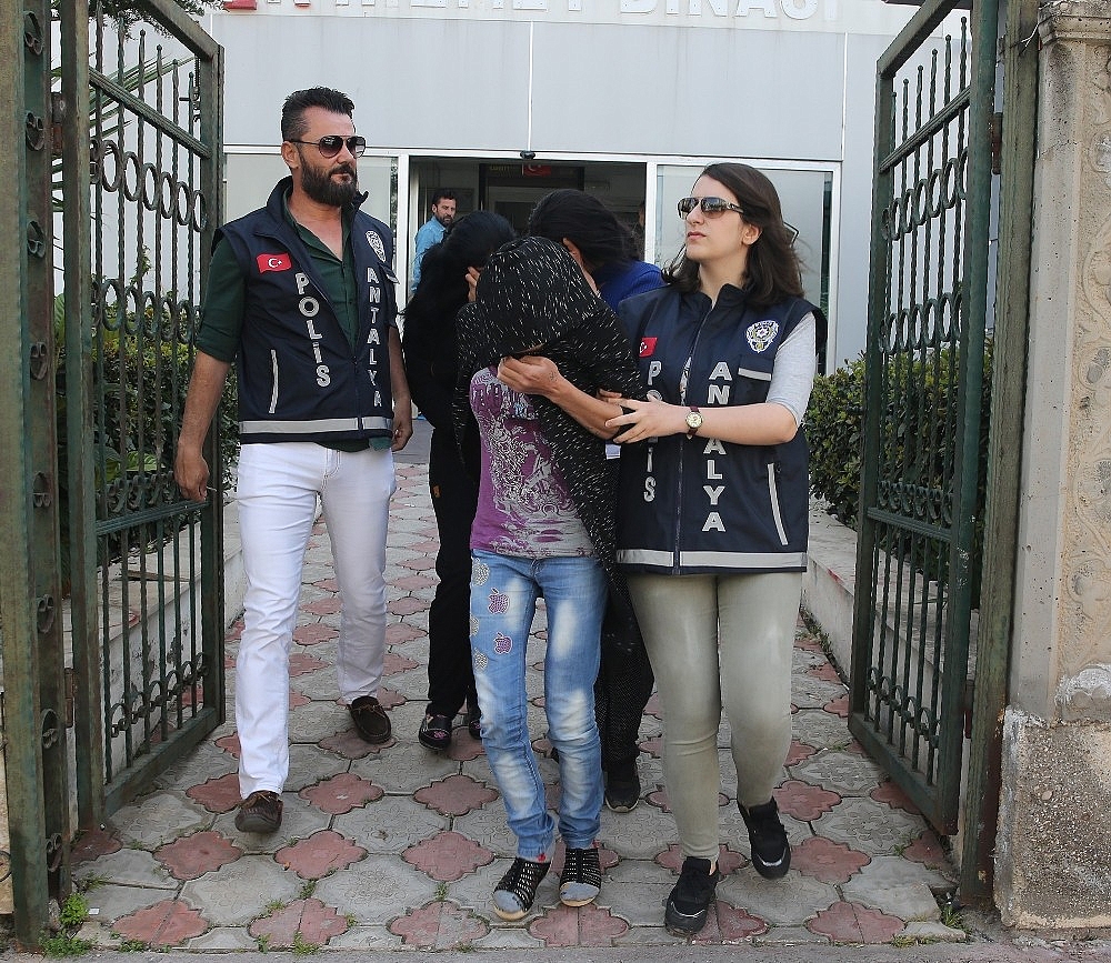 Ziynet eşya hırsızları adliyeye sevk edildi!