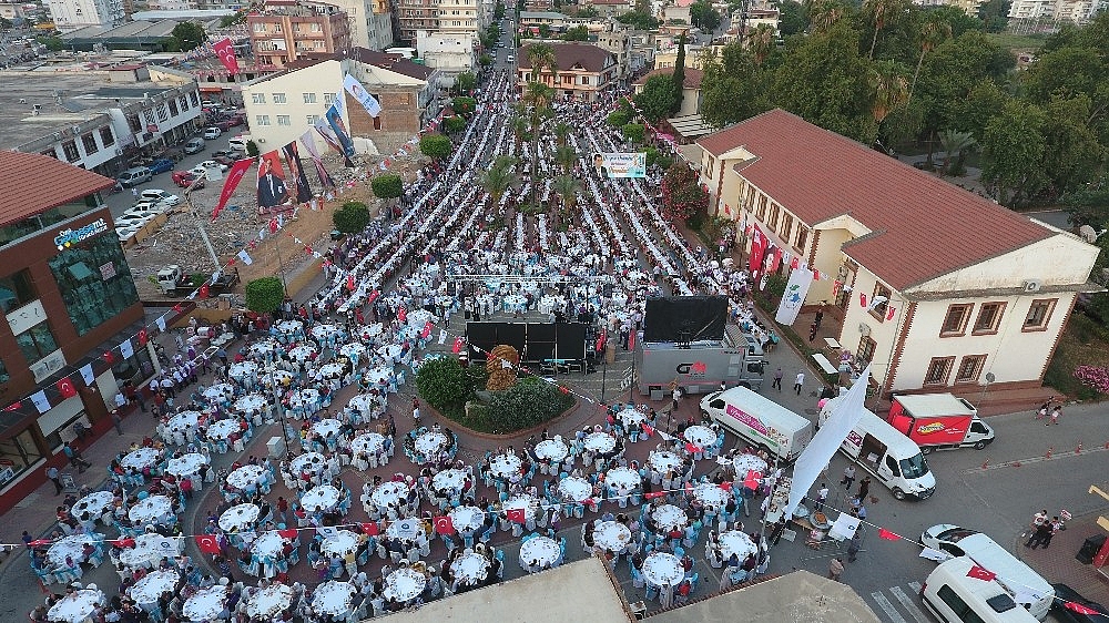 10 Bini aşkın kişi iftarda buluştu