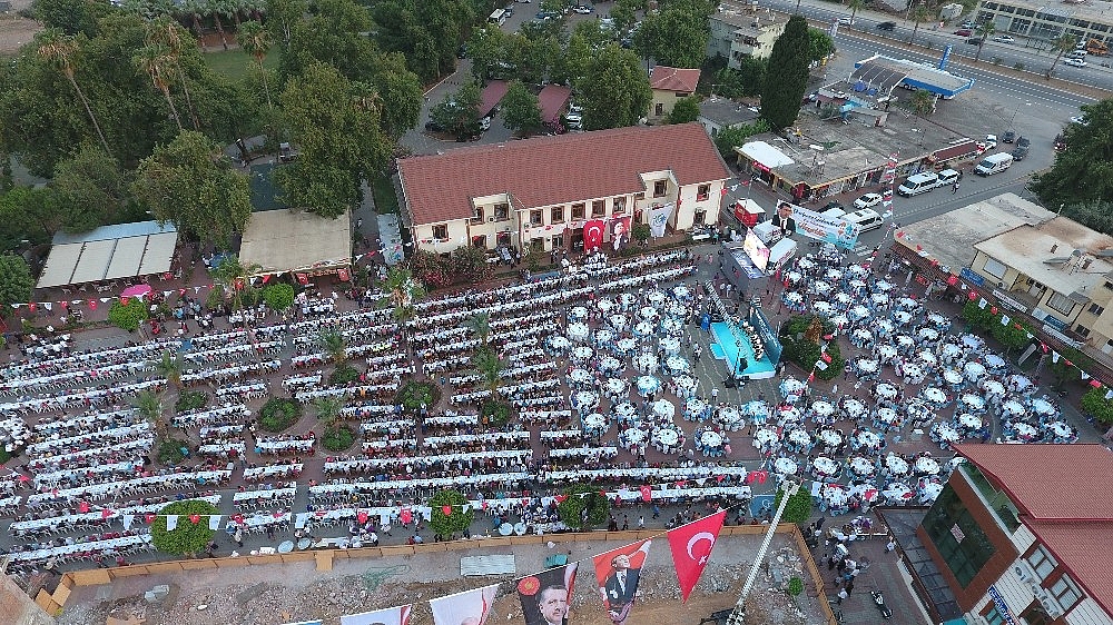 10 Bini aşkın kişi iftarda buluştu