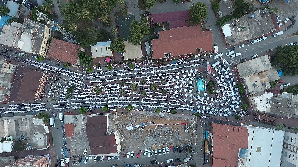 10 Bini aşkın kişi iftarda buluştu