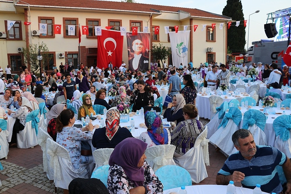 10 Bini aşkın kişi iftarda buluştu