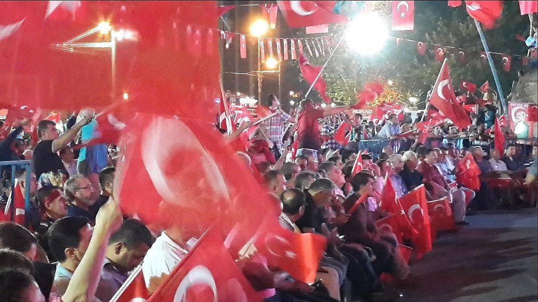 Karanlıktan Dirilişe