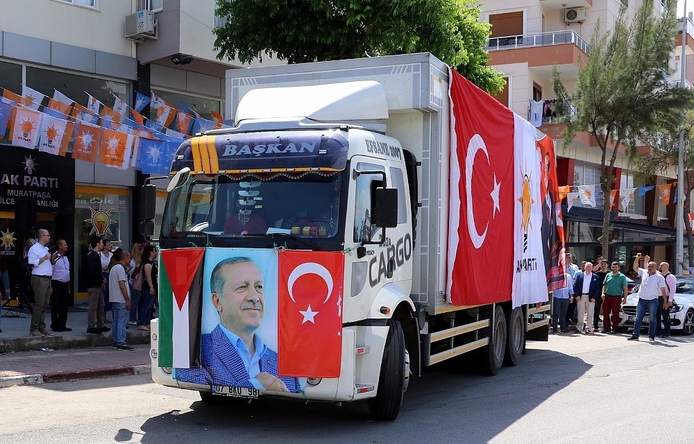 AK Parti'den Kudüs'e yardım tırı
