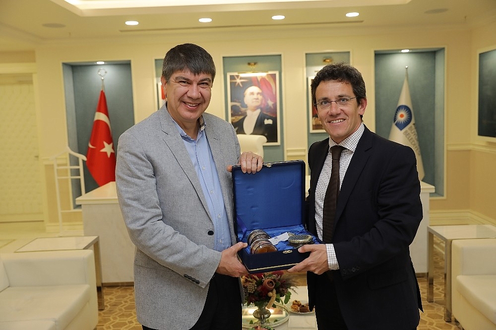 Akdeniz Kentler Birliği'nden Türel'e ziyareti