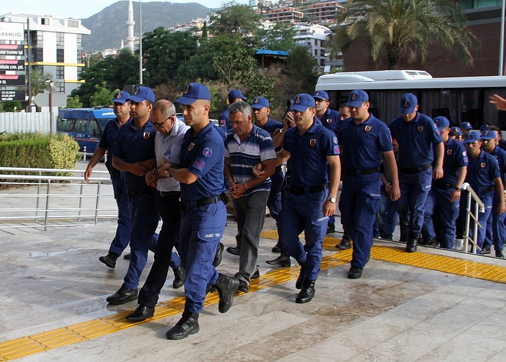 Alanya'da gayrimenkul dolandırıcılığına 12 tutuklama!