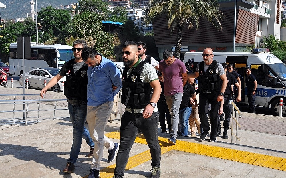 Alanya'da gözaltına alınan 8 torbacı tutuklandı!
