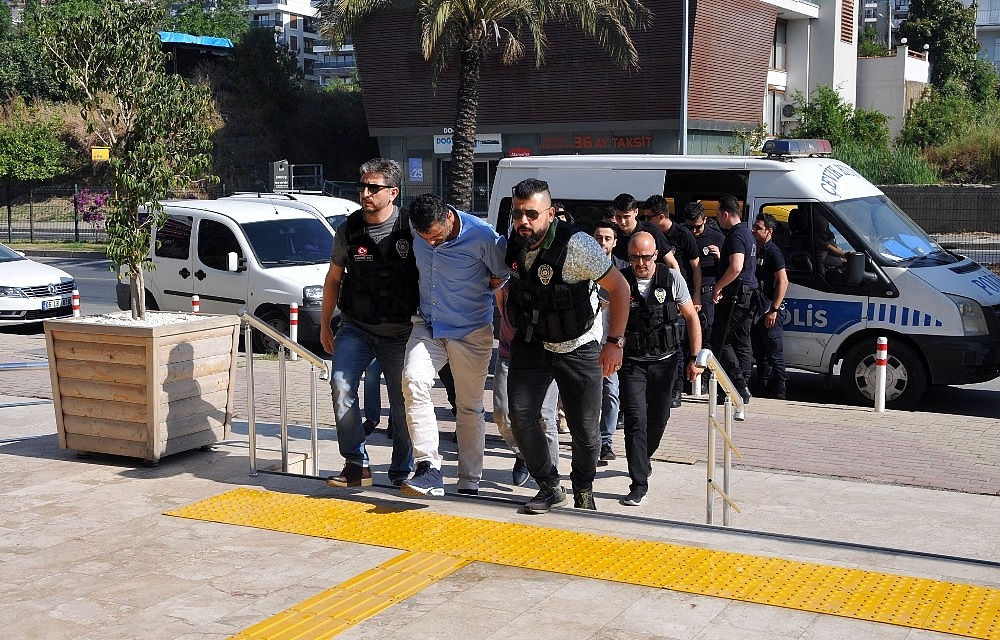 Alanya'da gözaltına alınan 8 torbacı tutuklandı!