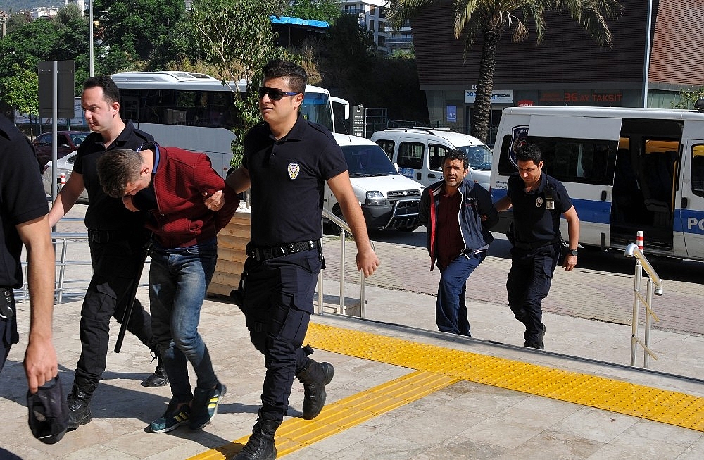 Alanya'da gözaltına alınan 8 torbacı tutuklandı!