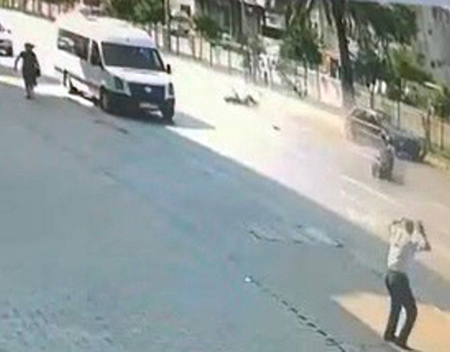 Alanya'da otomobille motosiklet çarpıştı: 2 ağır yaralı!