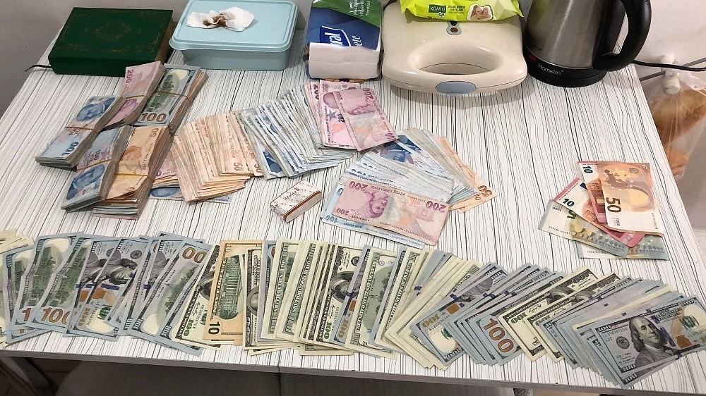 Antalya merkezli 2 ilde FETÖ operasyonu: 5 gözaltı!