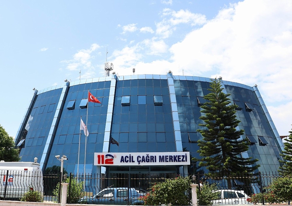 Antalya'da 112 Acil Çağrı Merkezi üç ayrı dilde insanların yardımına koşuyor