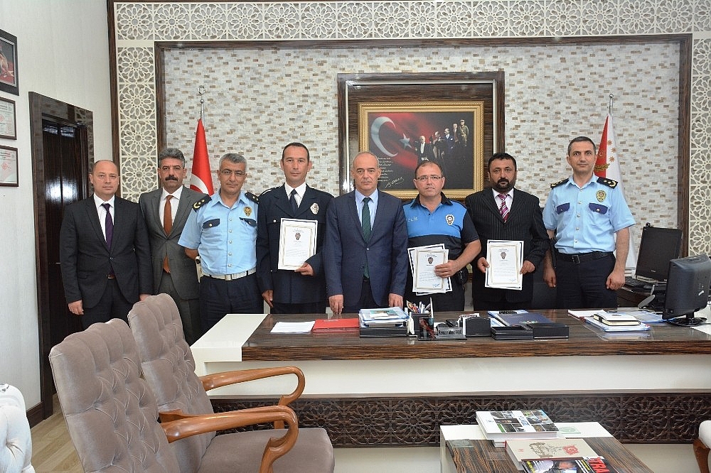 Antalya'da Ayın Polisleri Ödüllendirildi