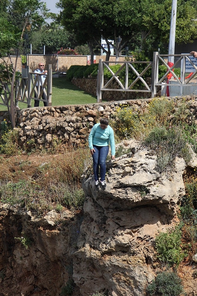 Antalya'da falezlerde imece usulü kurtarma! (Videolu)