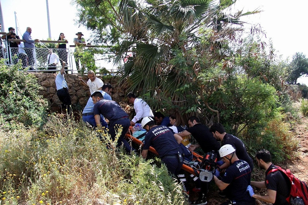 Antalya'da falezlerde imece usulü kurtarma! (Videolu)