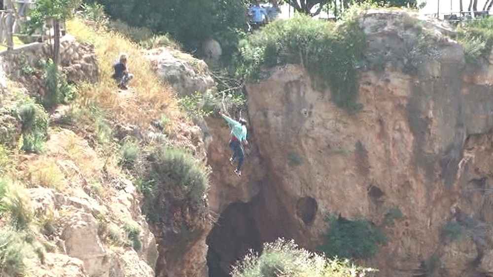 Antalya'da falezlerde imece usulü kurtarma! (Videolu)