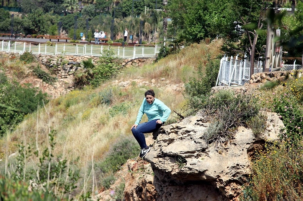 Antalya'da falezlerde imece usulü kurtarma! (Videolu)