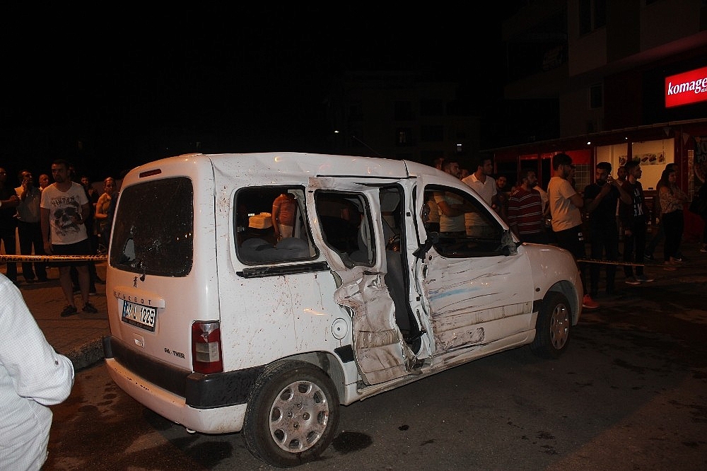 Antalya'da feci kaza: 1 ölü, 2 yaralı! (Videolu)