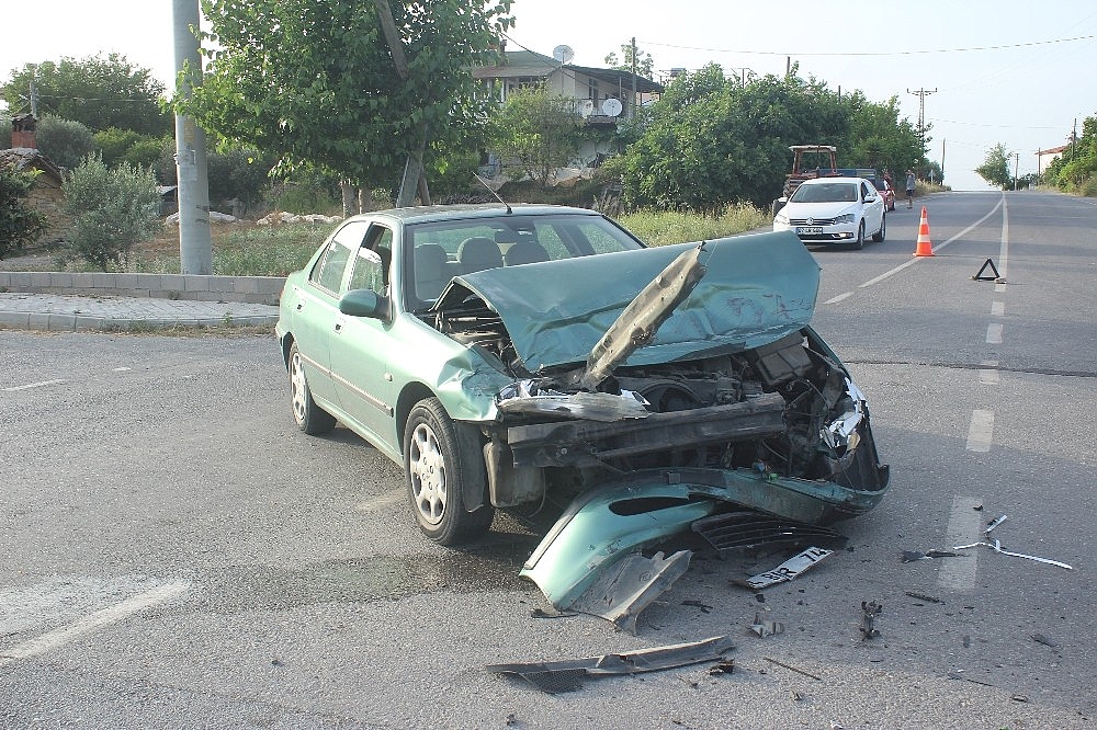 Antalya'da trafik kazası: 4 yaralı!