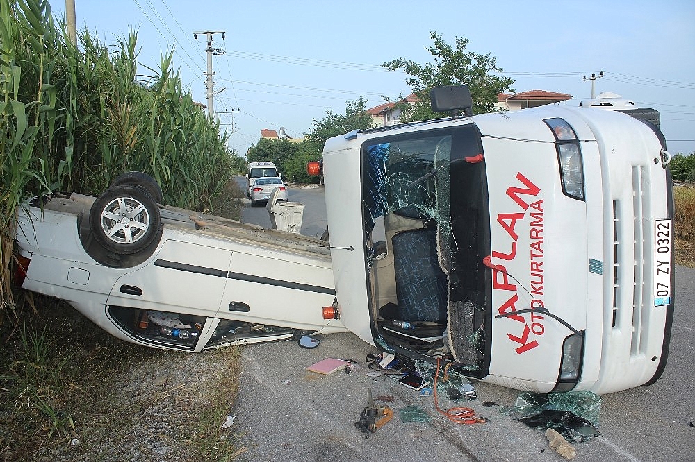 Antalya'da trafik kazası: 4 yaralı!