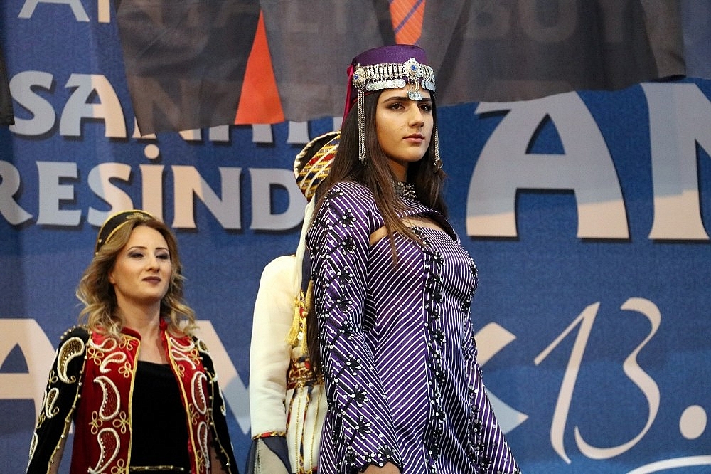 ASMEK Yıl sonu Sergisi Cam Piramit'te açıldı