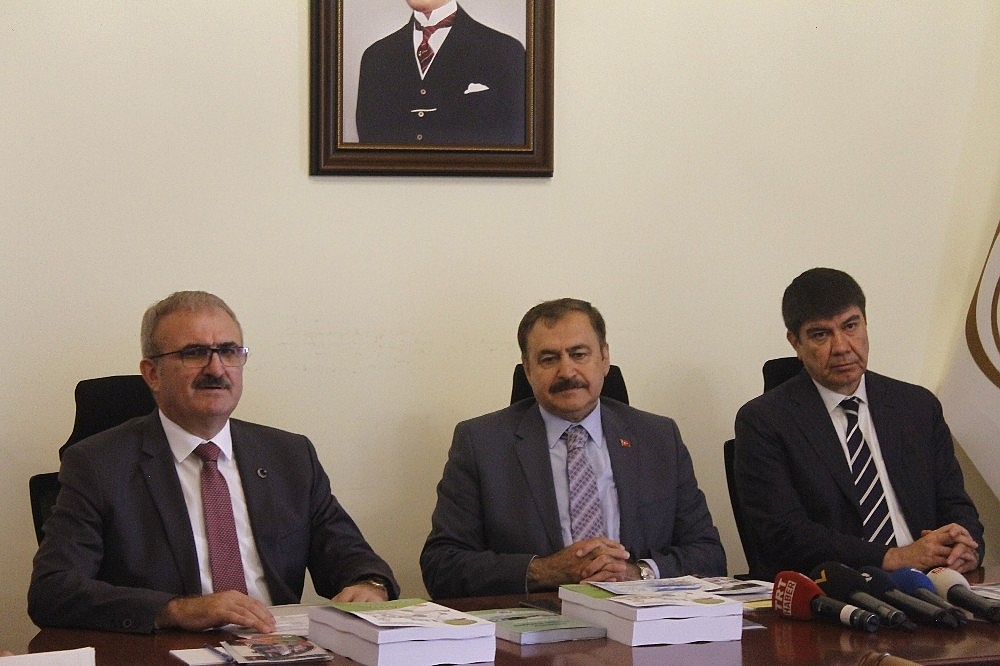 Bakan Eroğlu: "Bu yıl 15 milyon turist bekliyoruz" (Videolu)