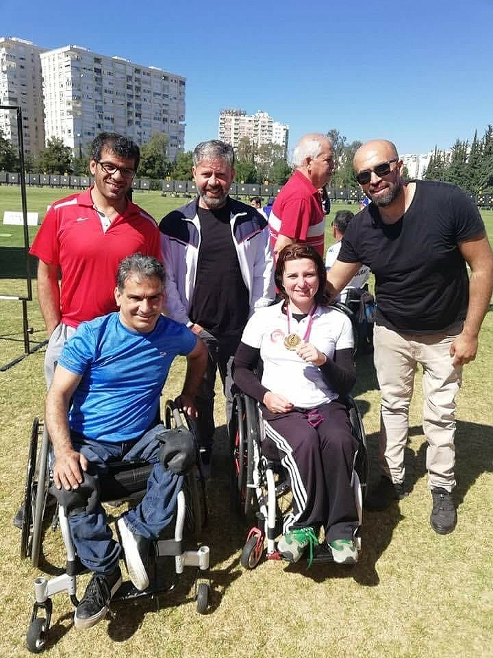 Bedensel engelli sporcudan altın madalya