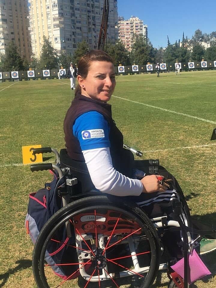 Bedensel engelli sporcudan altın madalya