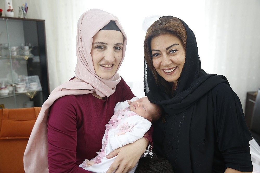 Ebru Türel adaşı Ebru bebeği ziyaret etti