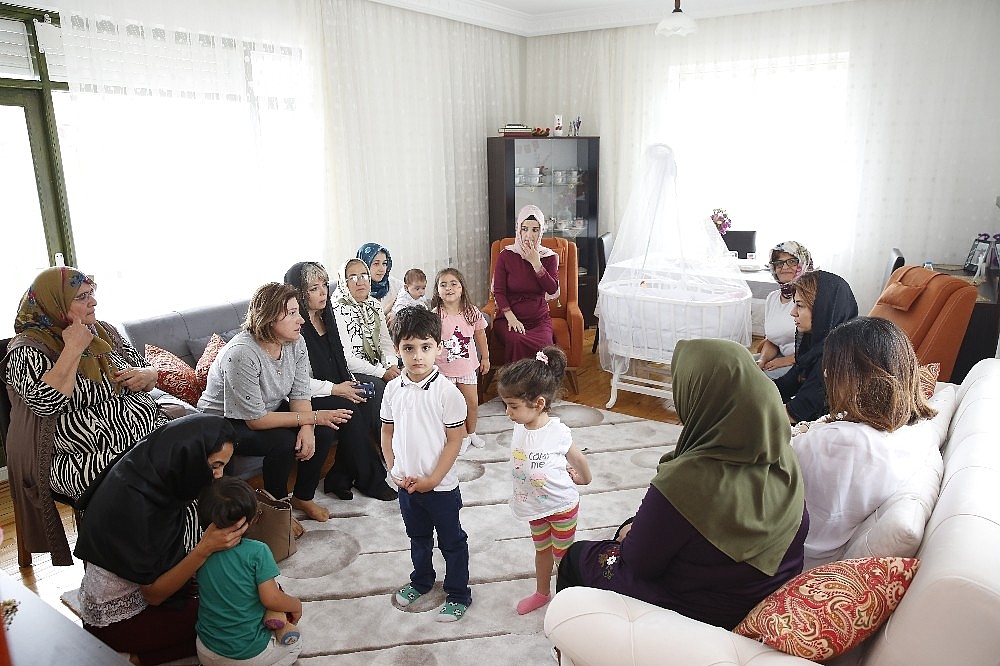 Ebru Türel adaşı Ebru bebeği ziyaret etti