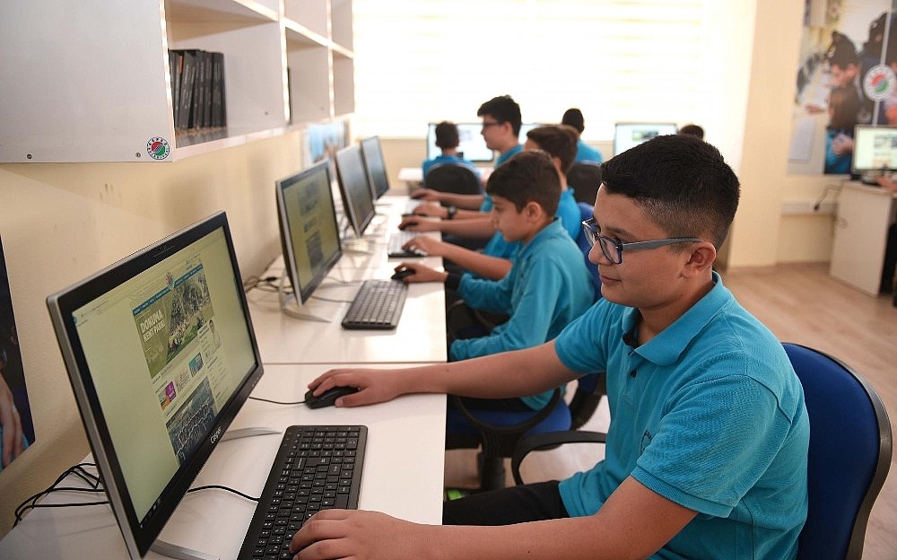 Kepez'de 50 okula bilişim sınıfı