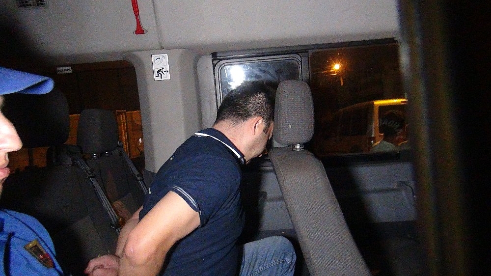 Kız arkadaşına sinirlenip aracını yakmaya kalkıştı!