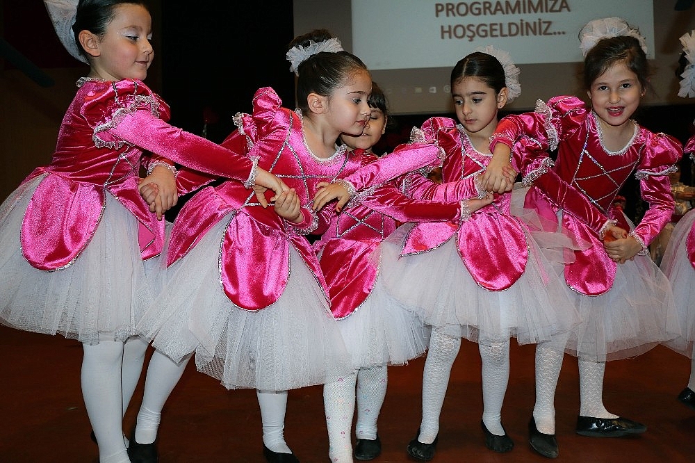 Kreş öğrencilerinden muhteşem gösteri