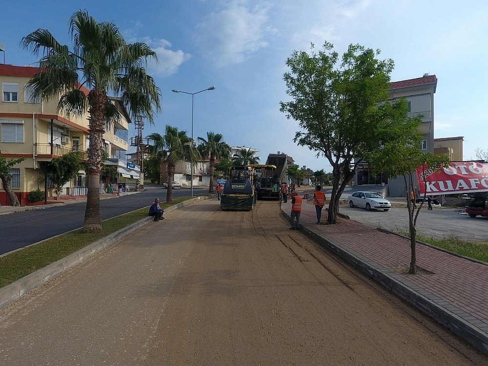 Manavgat Sorgun Bulvarı'nın asfaltı yenileniyor